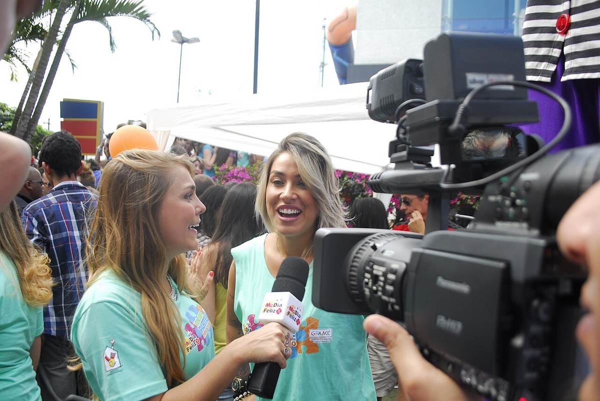 Dani Bolina revela o real motivo das brigas com Nicole Bahls e detona: “Todo mundo brigou com ela